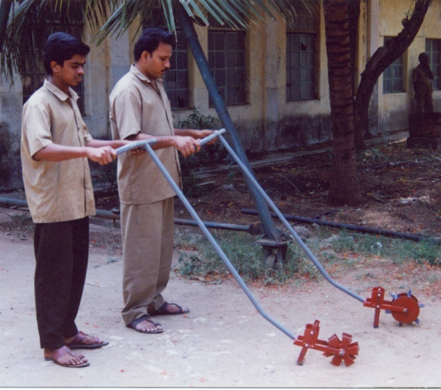 Long Handled  Weeder (Star)